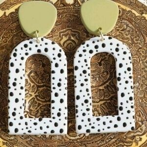 MODCLOTH ACRYLIC MOD PRINT EARRINGS